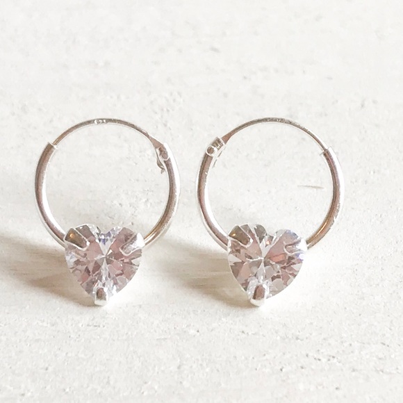 iuaccessories Jewelry - Hearts Small hoop earrings